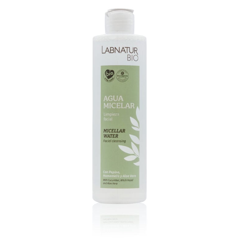 Agua Micelar 250ml Labnatur Bio con pepino, hamamelis, flor de sal marina y aloe vera para limpieza facial natural.