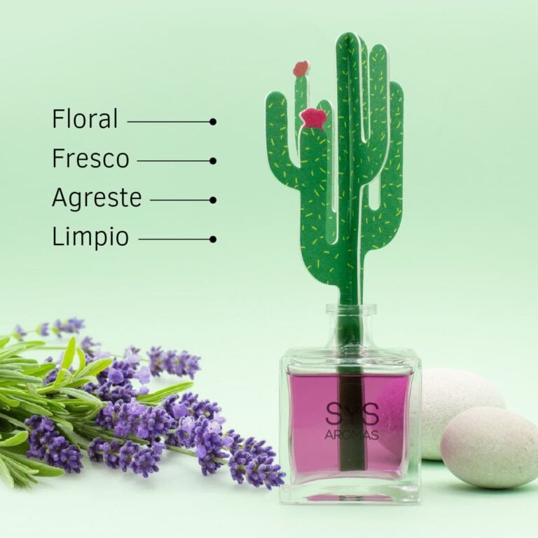 Ambientador Difusor Cactus Lavanda 90ml SYS Aromas junto a flores de lavanda y texto informativo