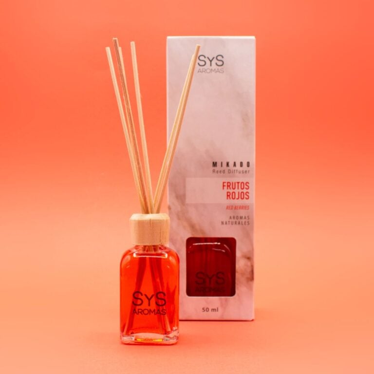 Ambientador Mikado Frutos Rojos 50ml SYS Aromas montado con varillas y presentado delante de su estuche