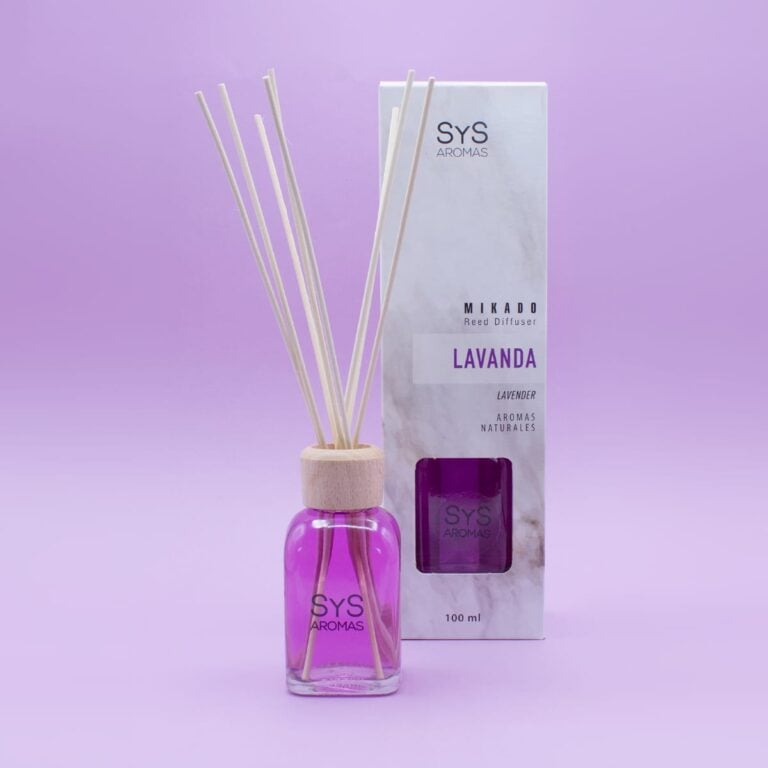 Ambientador Mikado Lavanda 100ml SYS Aromas con estuche y varillas difusoras sobre fondo lila