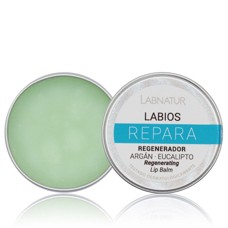 Bálsamo Labial Repara 15ml Labnatur con aceites de argán y eucalipto, karité, cacao, vitamina C y mentol para labios secos.