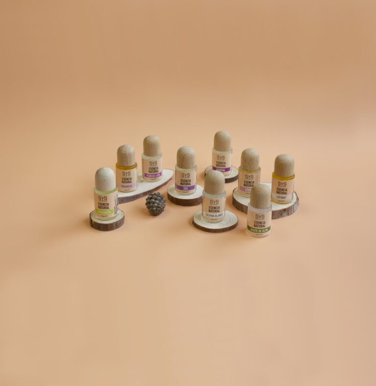 Colección de nueve esencias naturales SYS Aromas 12ml sobre rodajas de madera