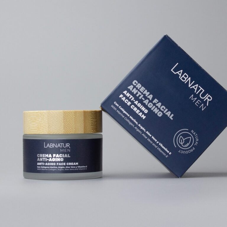 Crema facial Hombre 50ml Labnatur con tarro y estuche sobre fondo gris.