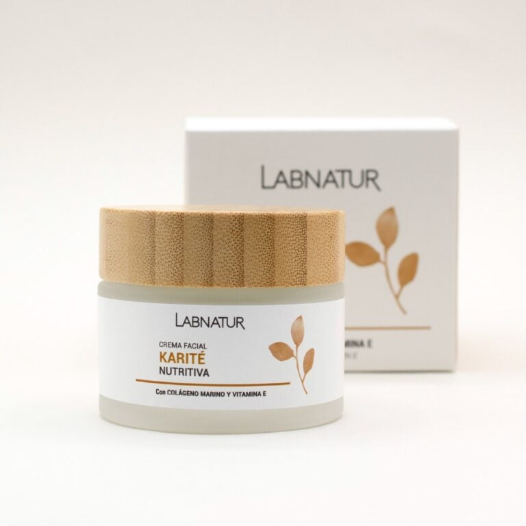 Crema Facial Manteca de Karité 50ml Labnatur delante de su estuche blanco con tapa efecto madera