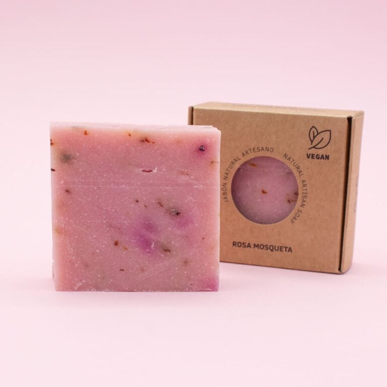 Pastilla de Jabón Natural Artesano Rosa Mosqueta 100g Labnatur en primer plano delante de su estuche kraft vegano