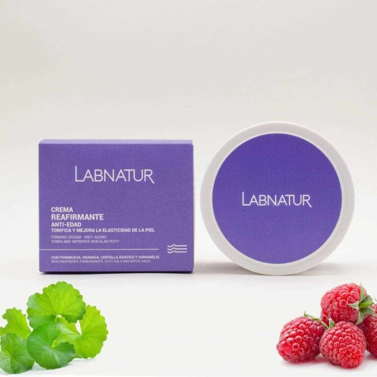 Gel crema reafirmante antiedad Labnatur 300ml junto a frambuesas y centella asiática.