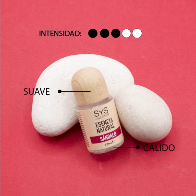 Esencia Sándalo 12ml SYS Aromas entre dos piedras blancas con perfil suave y cálido e intensidad tres de cinco