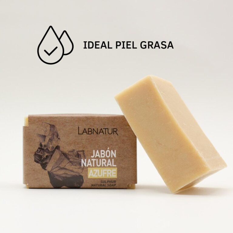 Jabón Natural Azufre 100g Labnatur con estuche y pastilla inclinada junto al texto ideal piel grasa