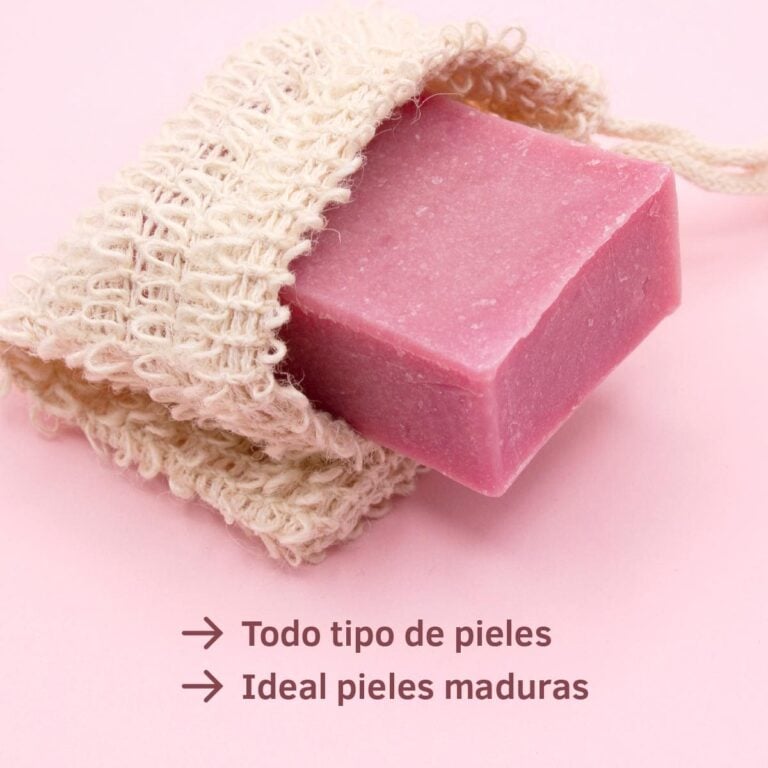 Jabón Natural Rosa Mosqueta 100g Labnatur dentro de una bolsa de malla con indicaciones para todo tipo de pieles