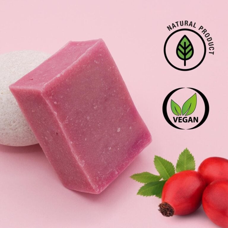 Jabón Natural Rosa Mosqueta 100g Labnatur con frutos rojos, hojas verdes y sellos natural y vegano