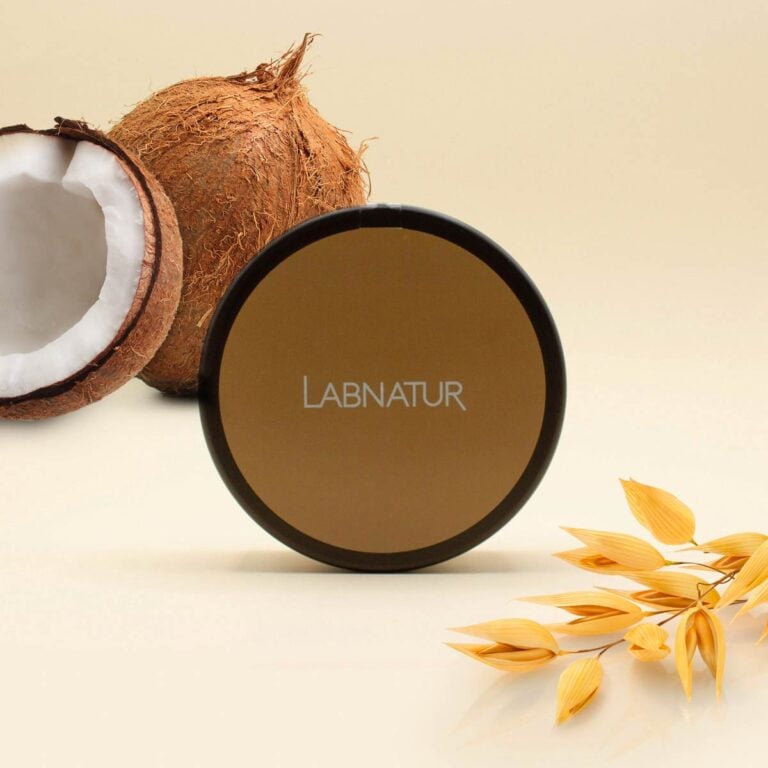 Mascarilla Capilar Coco y Avena Labnatur junto a coco y avena como ingredientes naturales destacados.