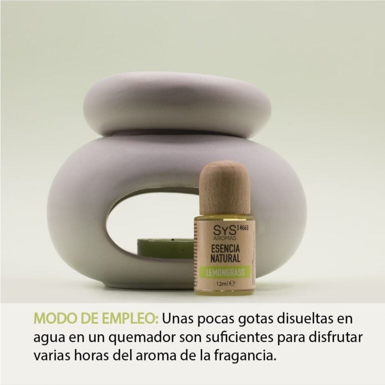 Esencia Lemongrass 12ml SYS Aromas delante de un quemador de cerámica blanco con vela verde