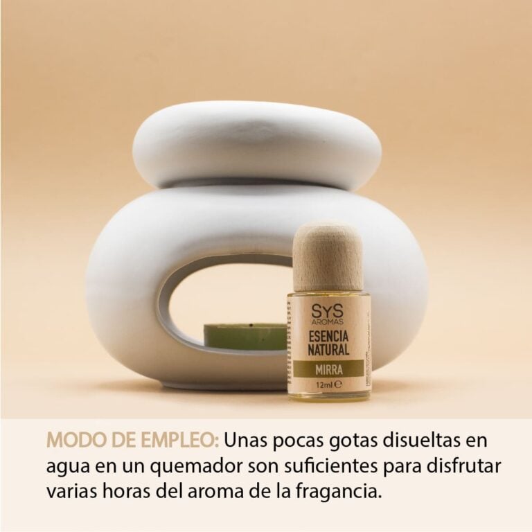 Esencia Mirra 12ml SYS Aromas delante de un quemador de cerámica blanco con vela verde