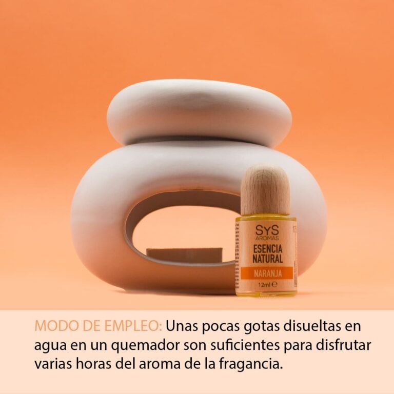 Esencia Naranja 12ml SYS Aromas delante de un quemador de cerámica blanco con vela