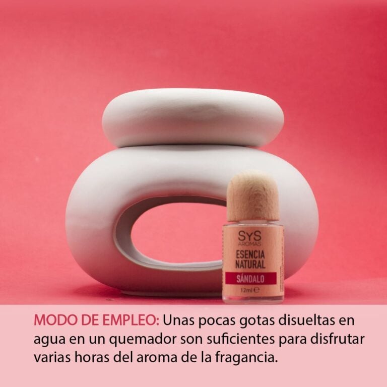 Esencia Sándalo 12ml SYS Aromas junto a un quemador de cerámica blanco