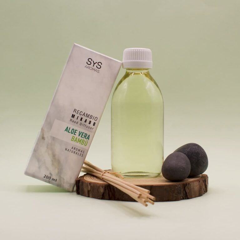 Recambio Mikado Aloe Vera Bambú 200ml SYS Aromas con estuche, varillas y piedras sobre rodaja de madera