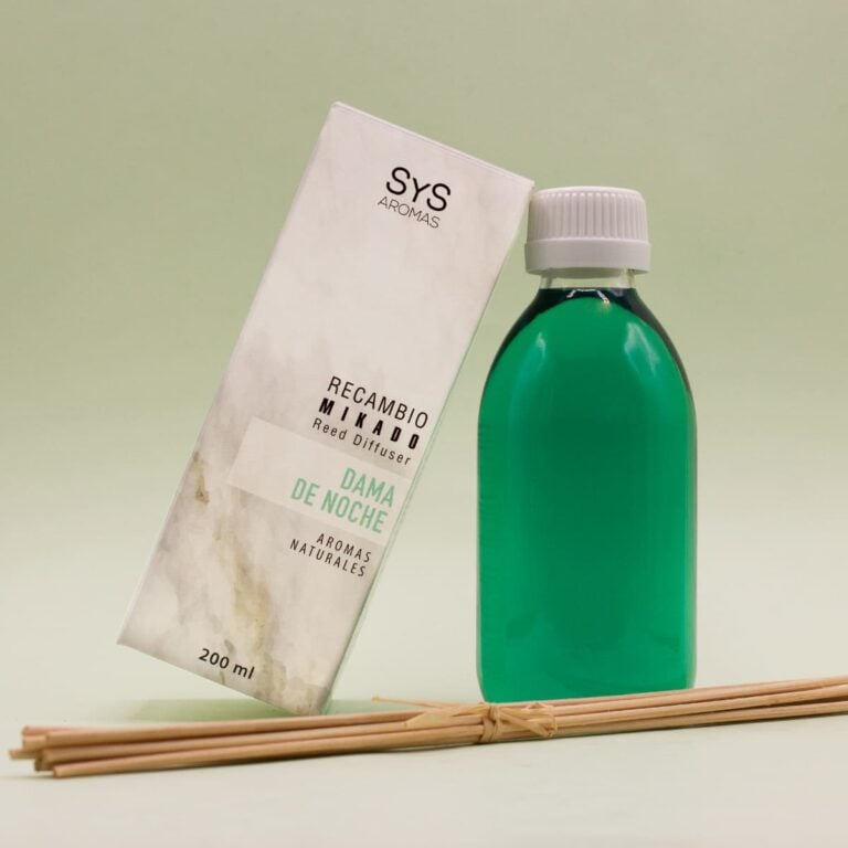 Recambio Mikado Dama de Noche 200ml SYS Aromas con estuche y varillas difusoras sobre fondo verde claro