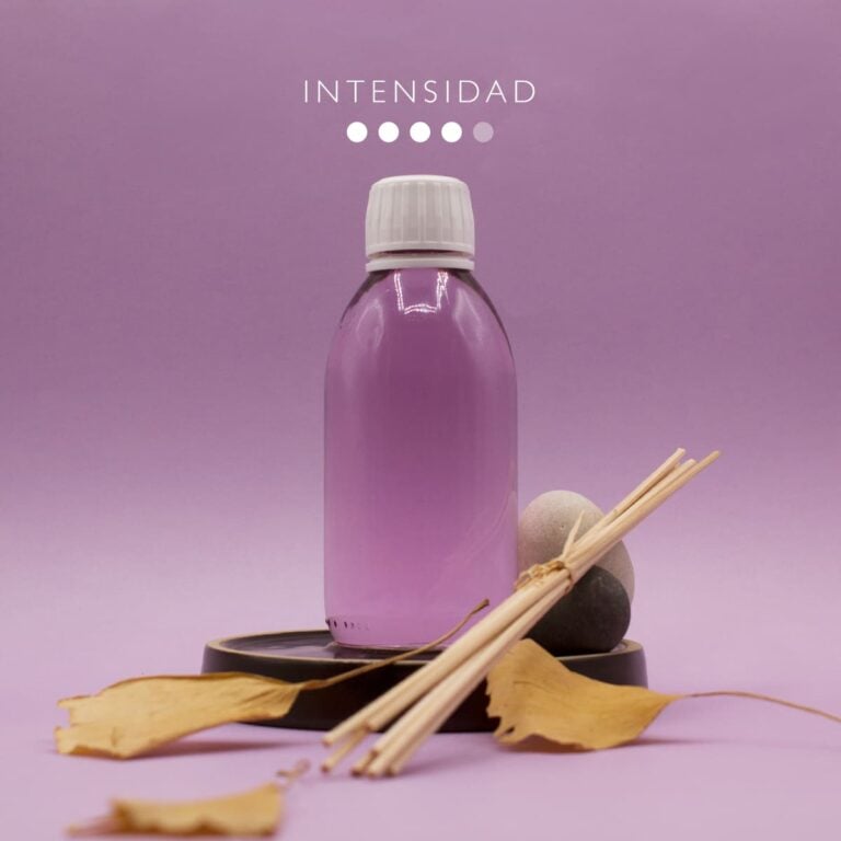 Recambio Mikado Flor de Loto 200ml SYS Aromas con intensidad cuatro de cinco, varillas, piedras y hojas secas