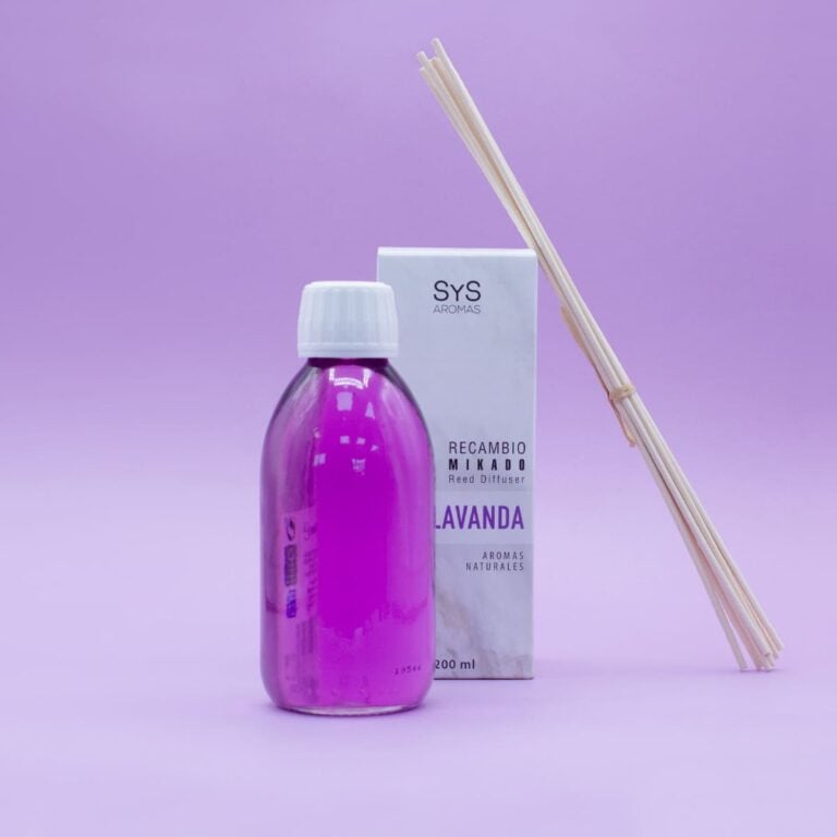 Recambio Mikado Lavanda 200ml SYS Aromas con estuche y varillas colocadas en diagonal