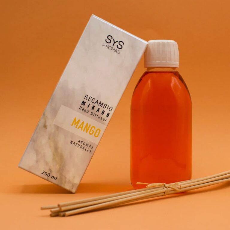 Recambio Mikado Mango 200ml SYS Aromas con estuche y varillas difusoras sobre fondo naranja