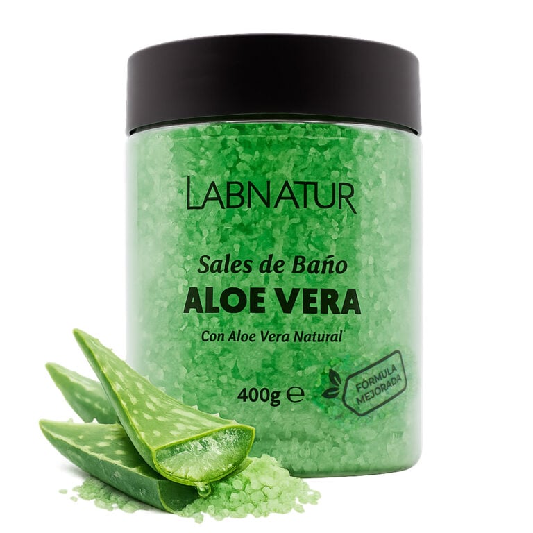 Envase de Sales de Baño Aloe Vera 400g Labnatur con cristales verdes y hojas de aloe vera cortadas