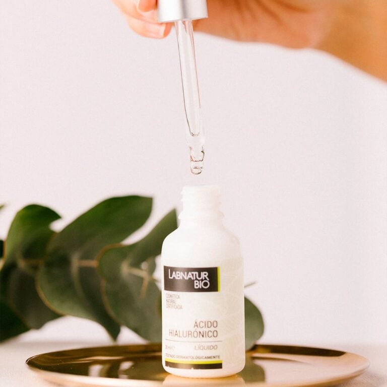 Sérum Facial Ácido Hialurónico Líquido Labnatur Bio regenerador para hidratar y mejorar la elasticidad de la piel.