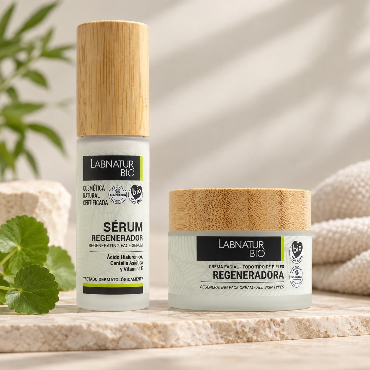 Sérum Facial Regenerador 30 ml Labnatur Bio junto a crema facial regeneradora de la misma línea, cuidado facial natural certificado para hidratar y regenerar la piel.