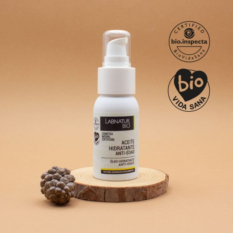 Aceite Hidratante Bio 50ml Labnatur Bio con sellos Bio.inspecta y BioVidaSana sobre fondo natural.