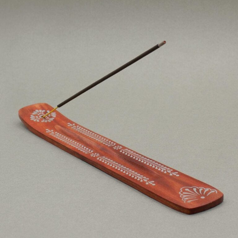 Incensario de madera tallado SYS Aromas con stick de incienso encendido para relajación y meditación