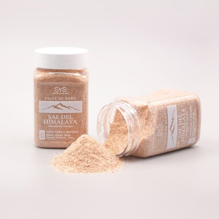 Dos envases de Sales de Baño del Himalaya 400g Labnatur, uno cerrado y otro abierto con sales rosadas vertidas