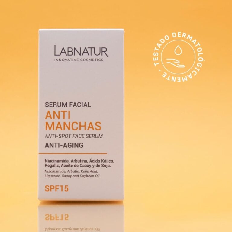 Sérum Facial Anti Manchas 30ml Labnatur con SPF15 y sello de testado dermatológicamente.