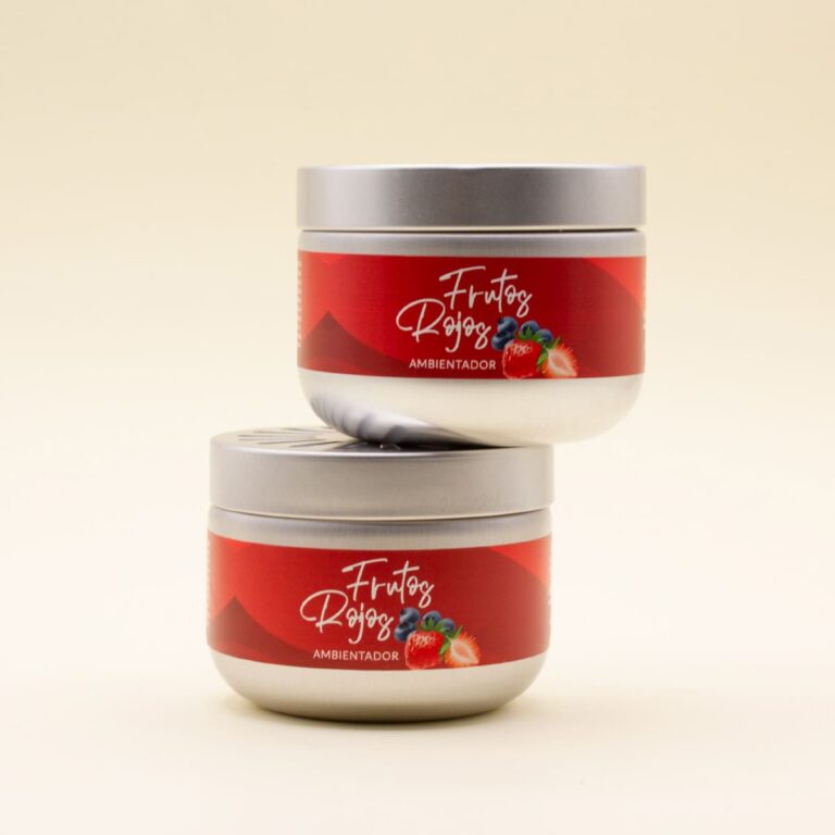 Dos Ambientadores Frutos Rojos en tarro de aluminio 30g SYS Aromas apilados sobre fondo beige