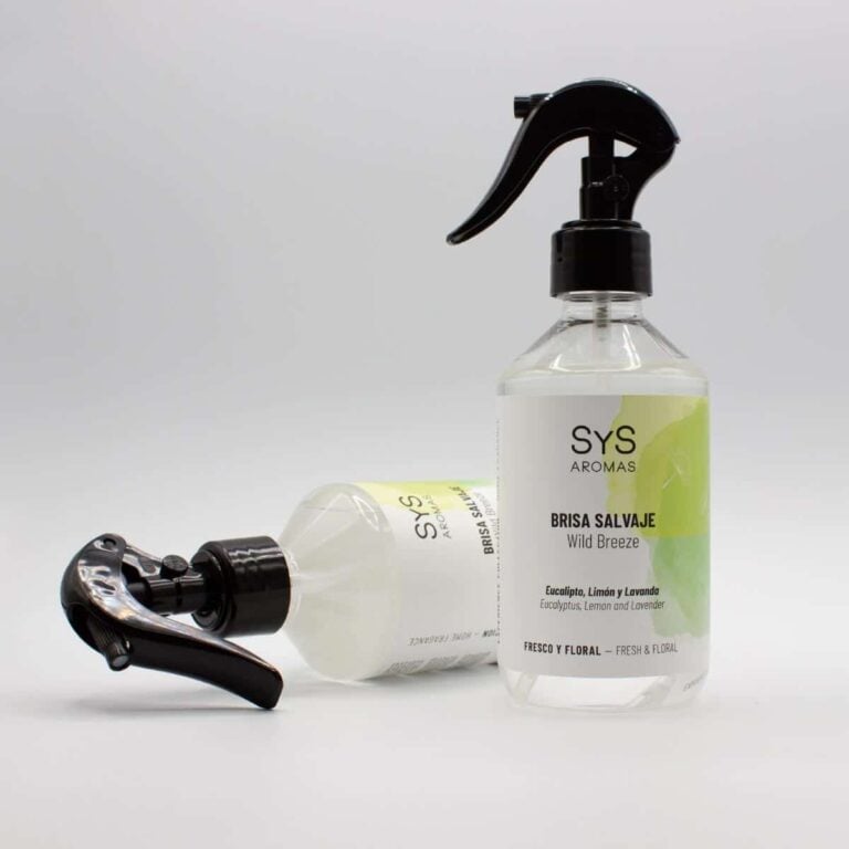 Dos ambientadores Pulverizador Brisa Salvaje 300ml Experience SYS Aromas, uno de pie y otro recostado