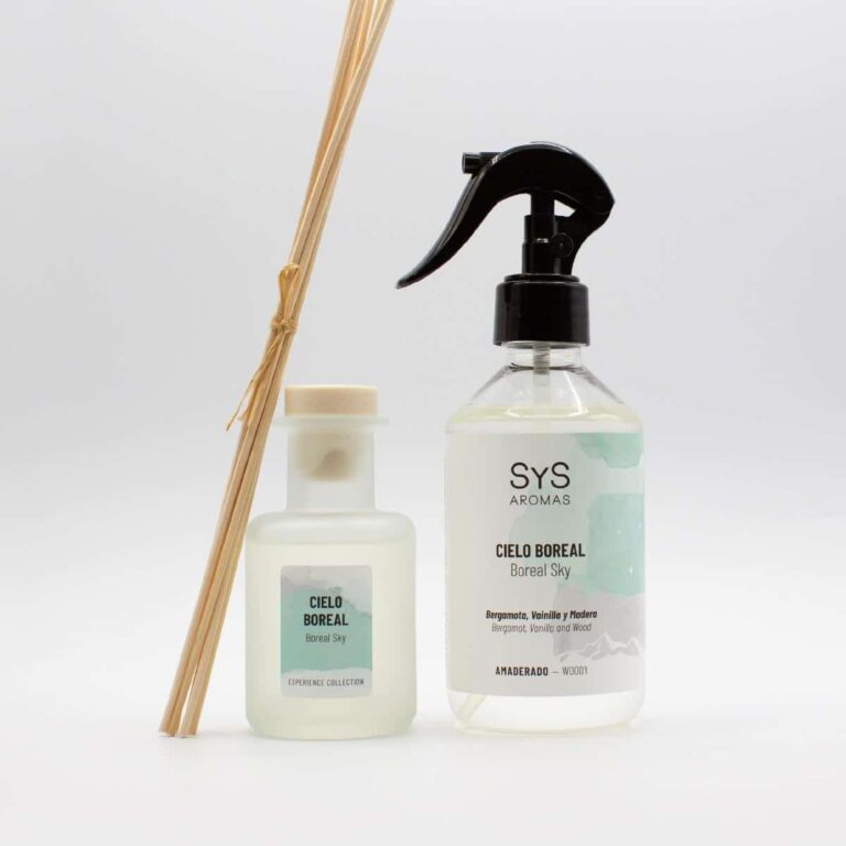 Ambientador Pulverizador Cielo Boreal 300ml SYS Aromas junto al mikado y varillas de la Colección Experience