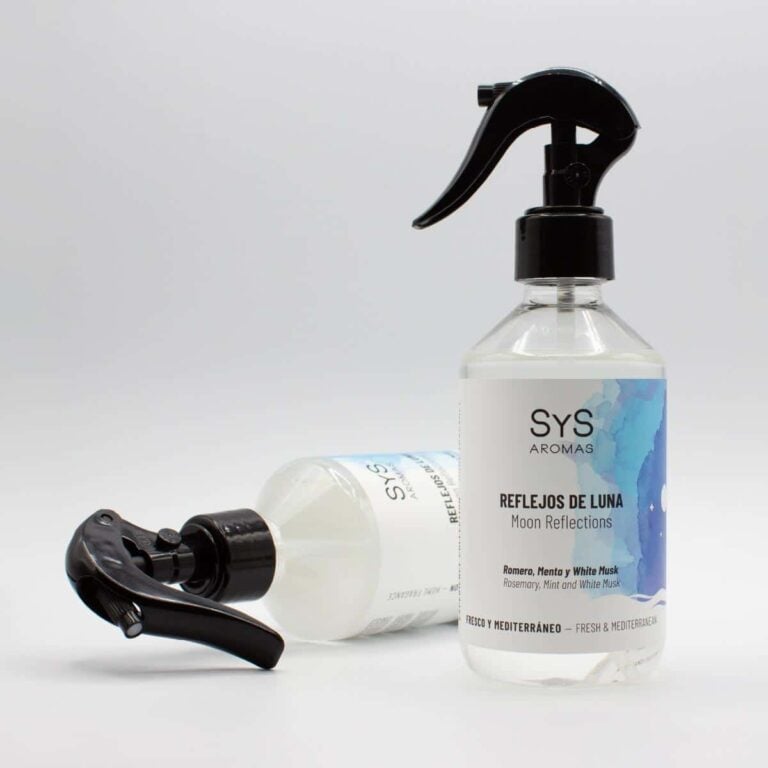 Ambientador Pulverizador Reflejos de Luna 300ml SYS Aromas con un envase vertical y otro recostado