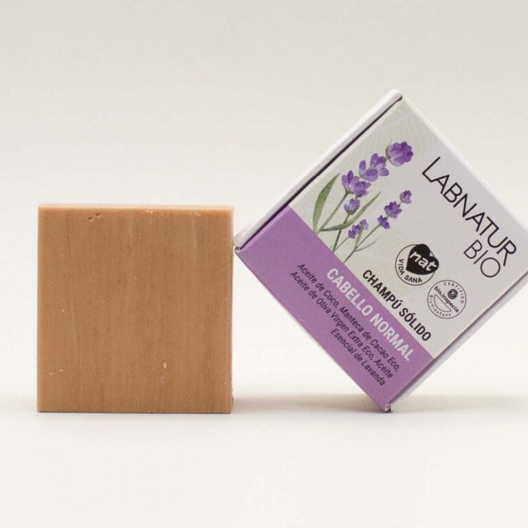 Pastilla de Champú Sólido para Cabello Normal 75g Labnatur Bio junto a su estuche inclinado