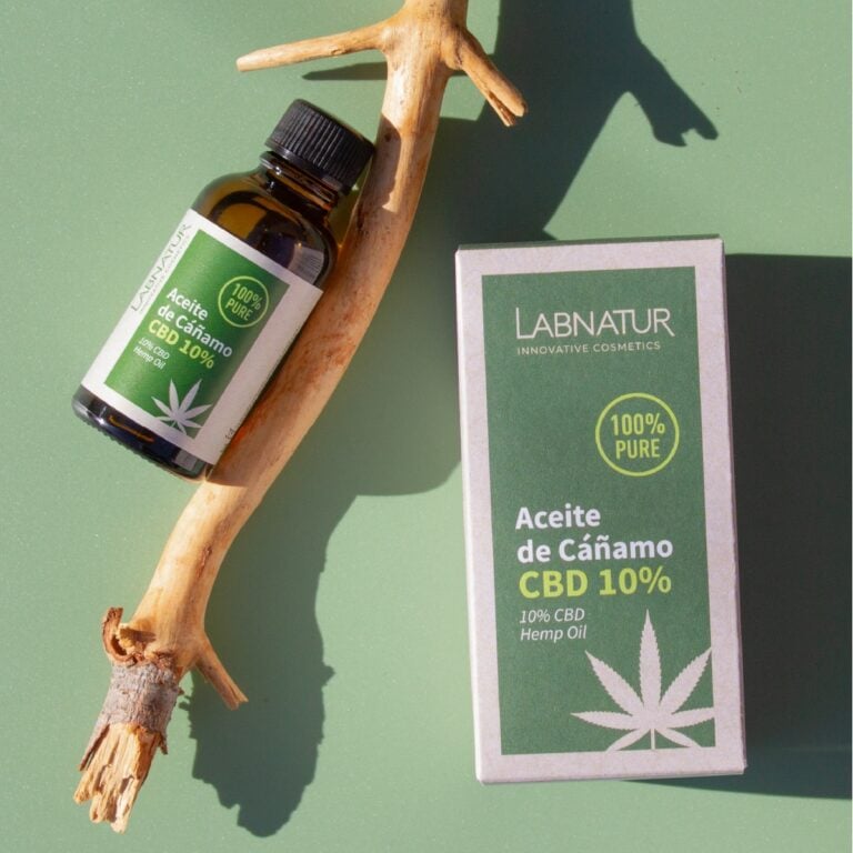 Aceite Puro CBD 10% Labnatur anti-aging y reafirmante para reducir visualmente arrugas y líneas de expresión.