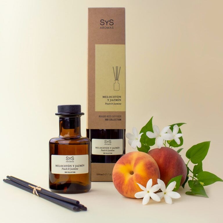 Ambientador Mikado Melocotón y Jazmín 100ml SYS Aromas con caja melocotones y flores blancas