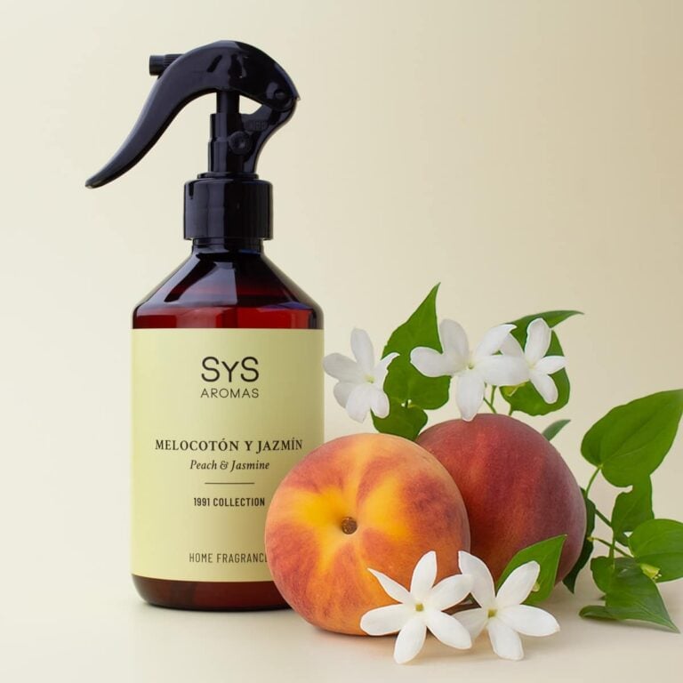 Ambientador Pulverizador Melocotón y Jazmín 300ml SYS Aromas con dos melocotones flores y hojas de jazmín
