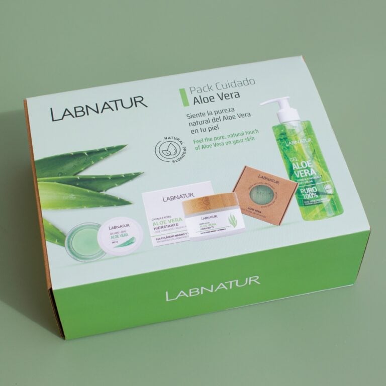 Caja regalo Pack Cuidado Aloe Vera Labnatur con cuatro productos naturales para rostro, cuerpo y labios.