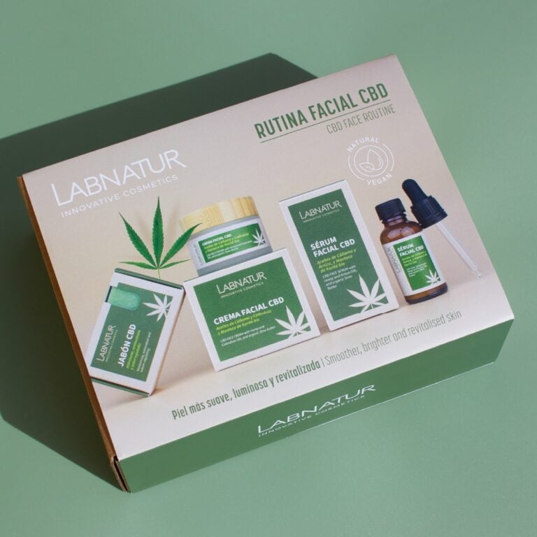 Caja regalo Pack Rutina Facial CBD Labnatur con crema, sérum y jabón natural CBD en diseño verde.