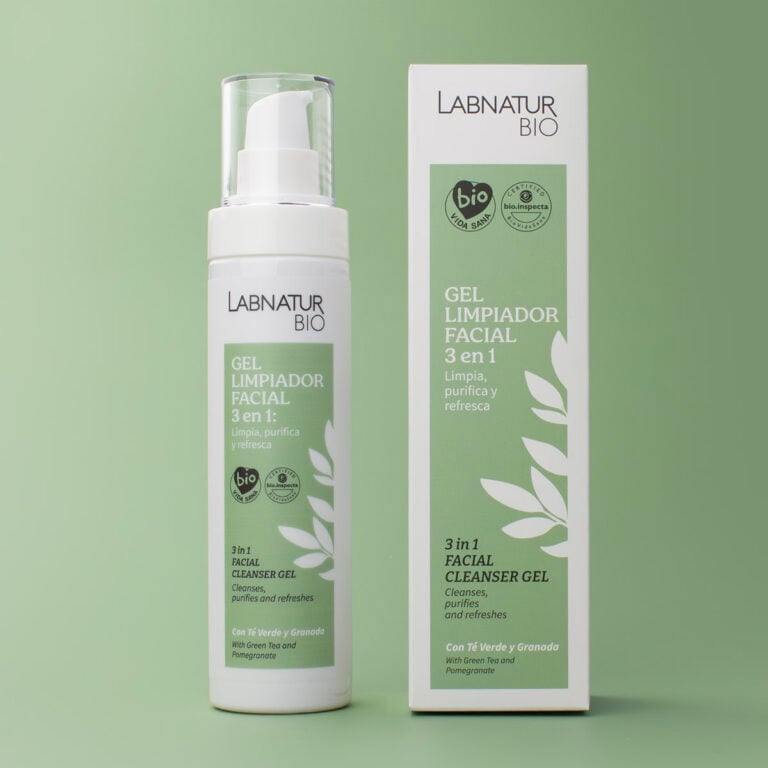 Gel Limpiador Facial 3 en 1 Labnatur Bio con caja, té verde, granada y aloe vera para limpieza facial natural.