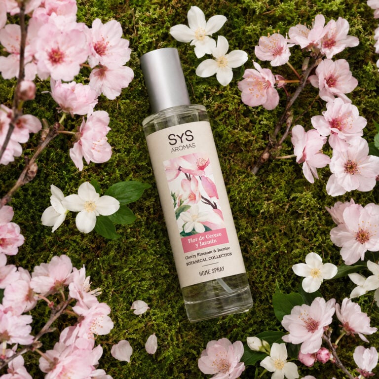 Ambientador Pulverizador Flor de Cerezo y Jazmín Botanical SYS Aromas 100 ml para dormitorios, salones, hoteles, boutiques y recepciones.